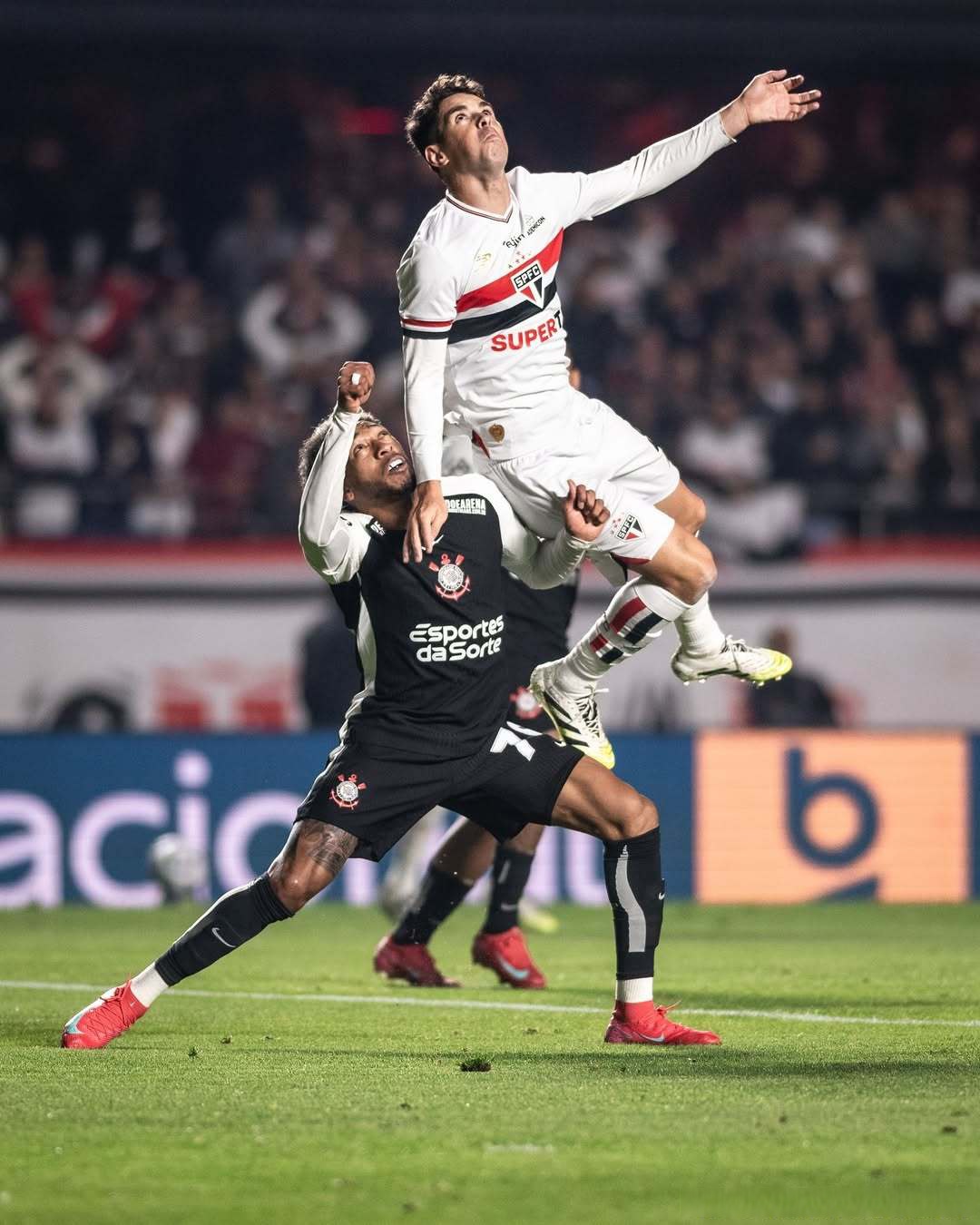 哥伦比亚轻取多特蒙德，库尔图瓦点燃赛场