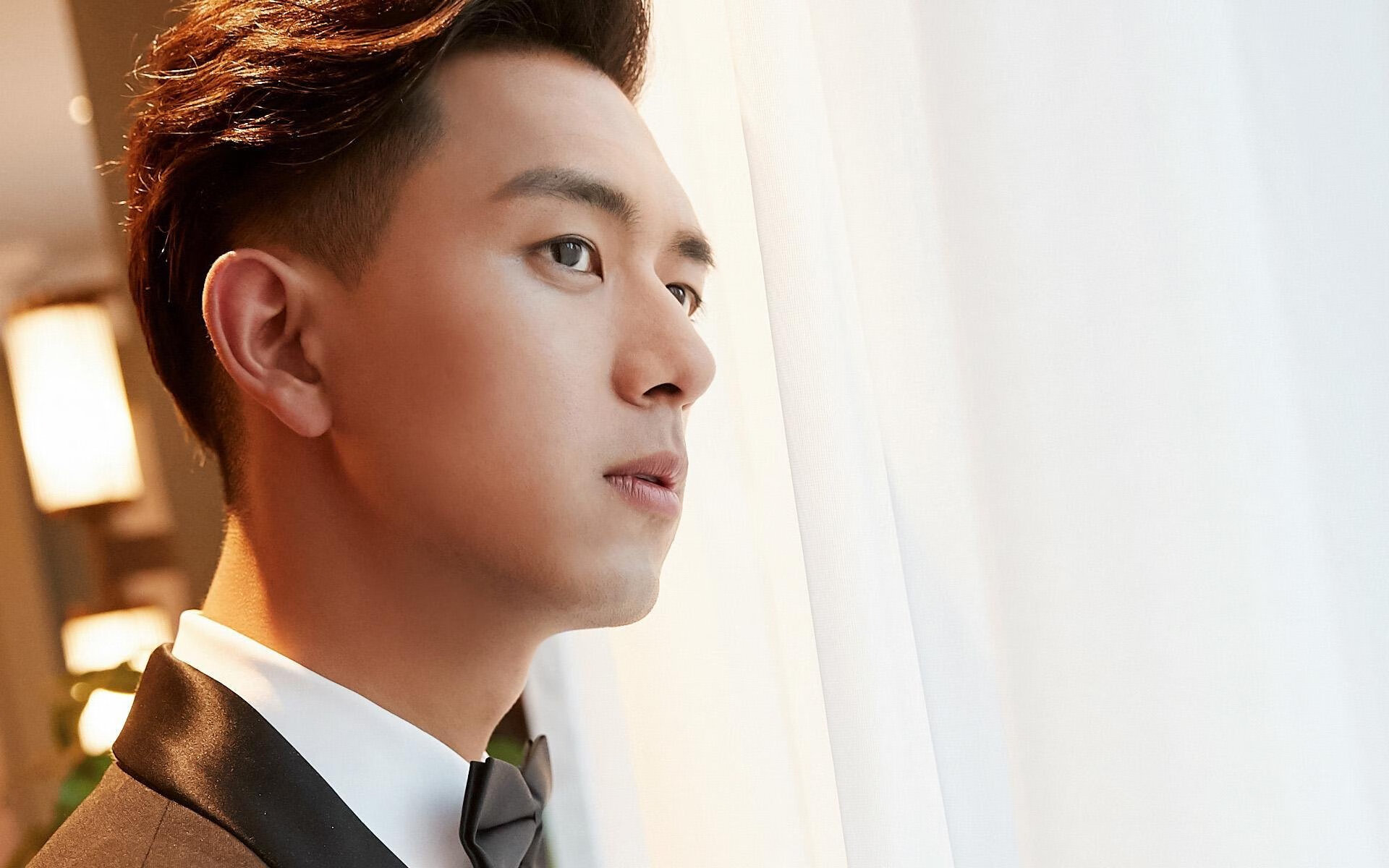 跨洋对决，湖人队轻取深圳队，王哲林闪耀赛场虽败犹荣