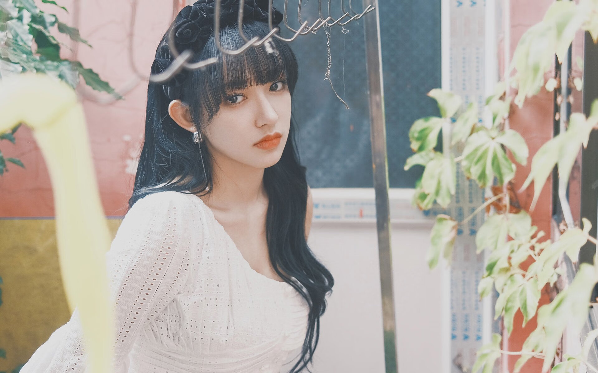 友谊赛上的国家队防线，当阿劳霍为厄瓜多尔挺身而出对抗曼联