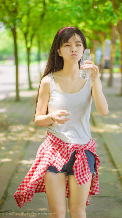 爱游戏-爱德华兹华丽舞步撕裂防线，钢铁绿军步步为营降服独行侠