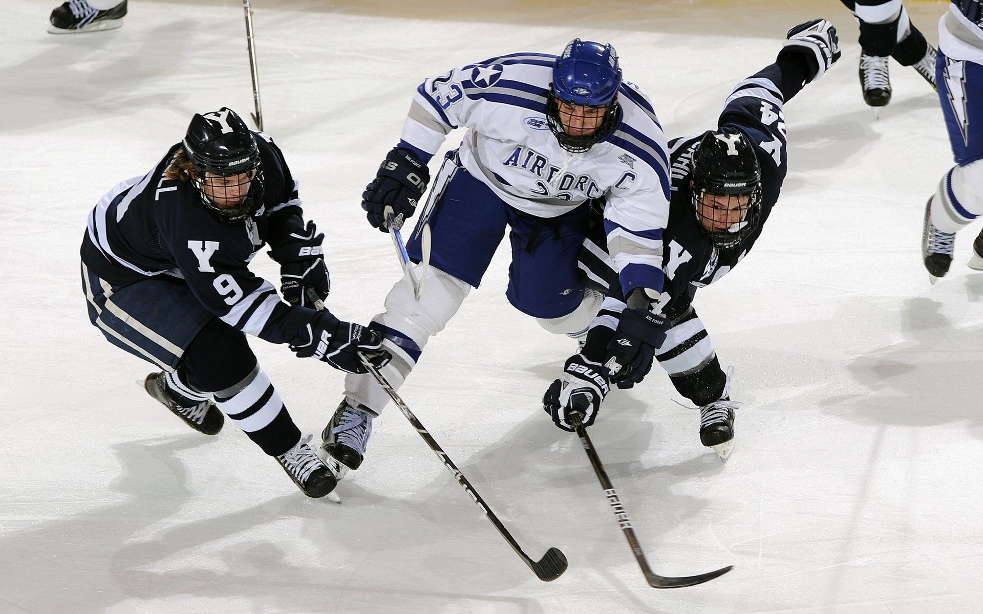 德甲争冠战之夜，锡安手术刀般的攻防转换，撕裂对手最后防线